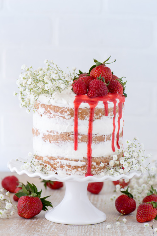 sweetoothgirl:Strawberries and Cream Naked Cake