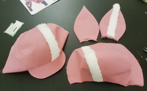 Putting together LLENN&rsquo;s distinct rabbit-eared hat from GGO!1) Base materials are 0.5 yards of