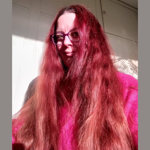 #me #somemoreselfies #athome #pink #redhair #longhair #dutch #nederlands #43yearsold #lockdownlife #