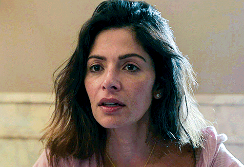 i-am-roadrunner: Sarah Shahi as Billie Connelly in Sex/Life - S01E02E01