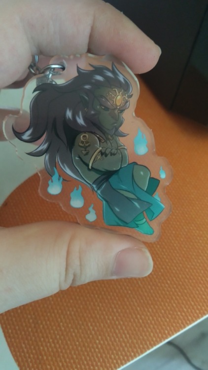 kukumomoart: gumroad.com/l/nqEUw New keycharm! 5cm (2″) Double sided