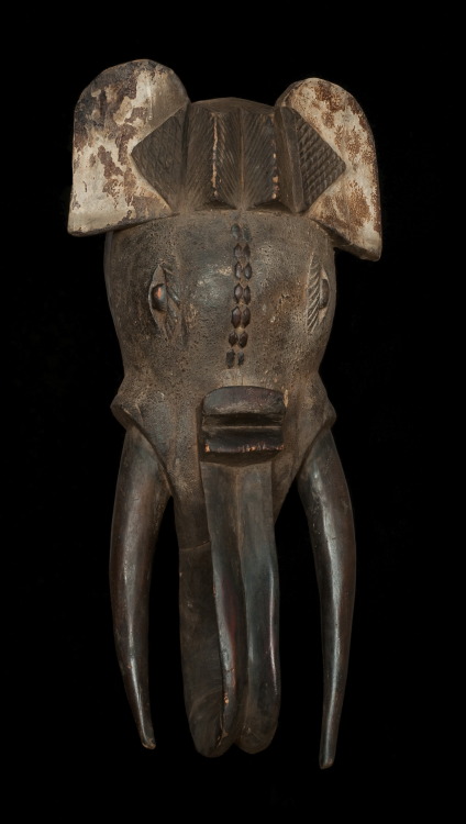 Elephant mask, from Côte d’Ivoire.  Photo credit: Roman Bonnefoy/Wikimedia Commons.