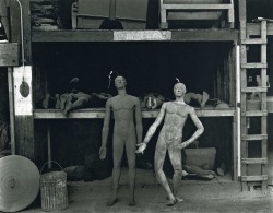 Mannequinsvitrine:  Edward Weston - Rubber Dummies, Metro Goldwyn Mayer Studios,