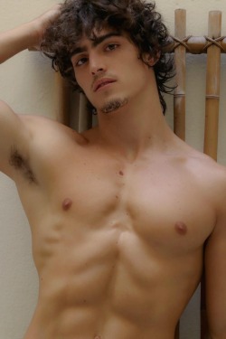 notmadeofshakespears:Rafael Poggi
