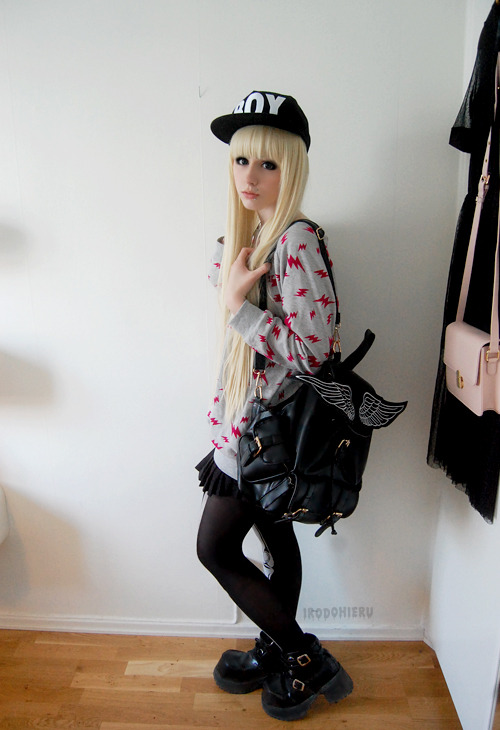 bighairedshenanigans:  her outfit, i wantttt. Pretty much I just wanna know where