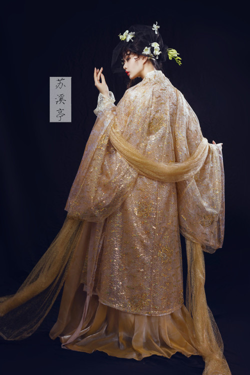 hanfugallery:Traditional Chinese hanfu by 苏溪亭