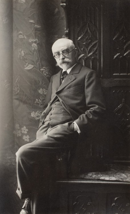 beyond-the-pale: Portrait de Joris-Karl Huysmans chez lui, ca. 1890 - Anonyme Sotheby’s