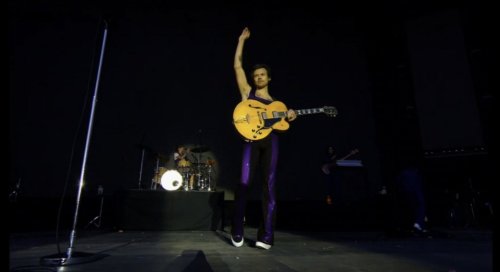 Harry onstage at the Big Weekend - 29/05/22