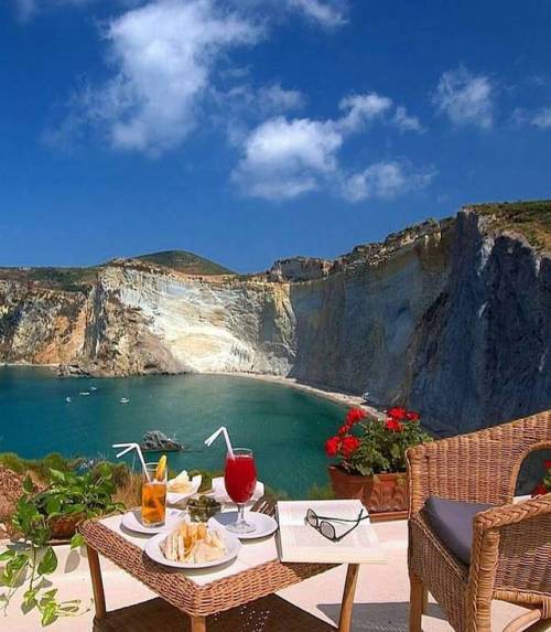 Chiaia di Luna beach, Ponza Island, Lazio #chiaiadiluna #luna #moon #beach #spiaggia #praia #playa #