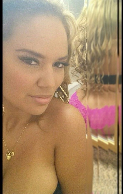 pookaluvcurves:  Pookaluvcurves  Gorgeous n thick