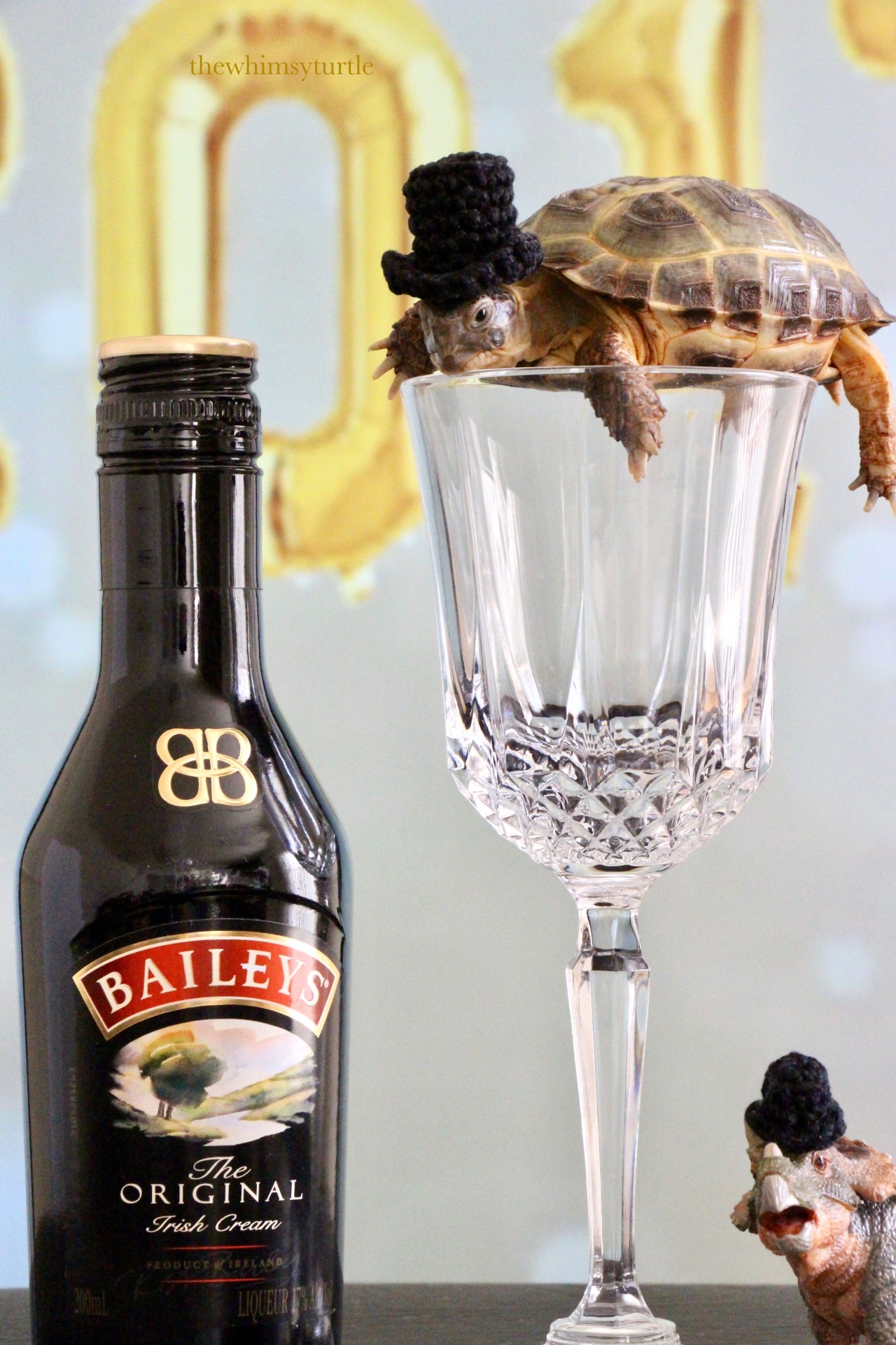 thewhimsyturtle:  thewhimsyturtle:  🎉🎩🐢  Happy New Year, Tumblr!  🥂🍾🎊