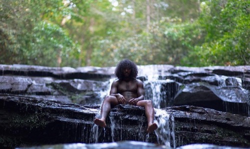 sevenonetree: Lloyd naked album cover shoot