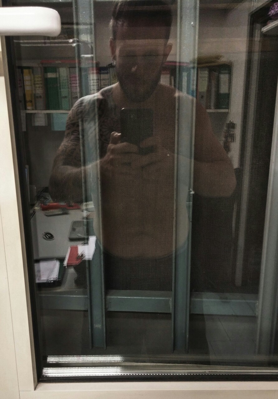 Reflections&hellip;  I look like I&rsquo;m in jail! Ahahha time to change