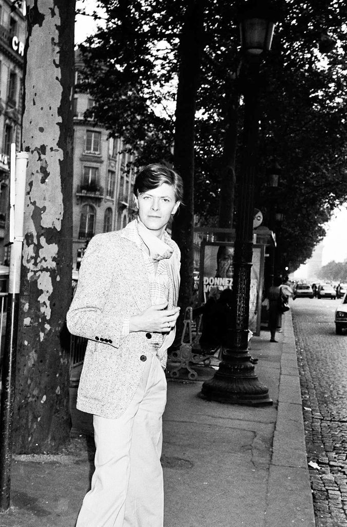touchingcloseto94:  David Bowie in Paris, 1977.   ©   Jadran Lazic 