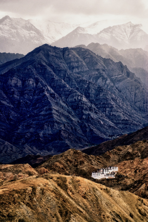 theencompassingworld:  breathtakingdestinations:  Chemrey Monastery - India (by Prabhu B Doss)  The World Around Us