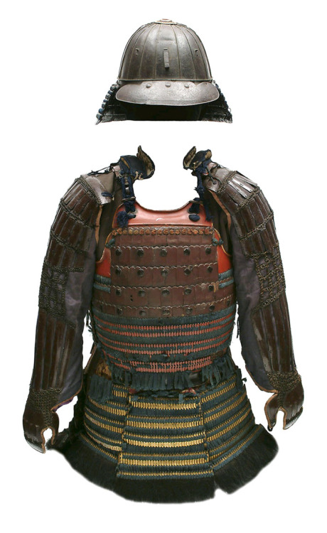 Composite armour parts, Unsigned. Edo PeriodA sixteen plate iron suji-bachi kabuto with four-stage t