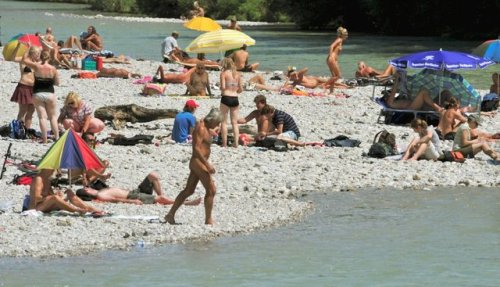 You want to wear something, you want to wear nothing? Is it the first time you’re thinking of trying #Naturism but you’re not quite sure? Join the most tolerant bunch of people imaginable at the River Isar in Munich. https://t.co/UqMJAT8fEs