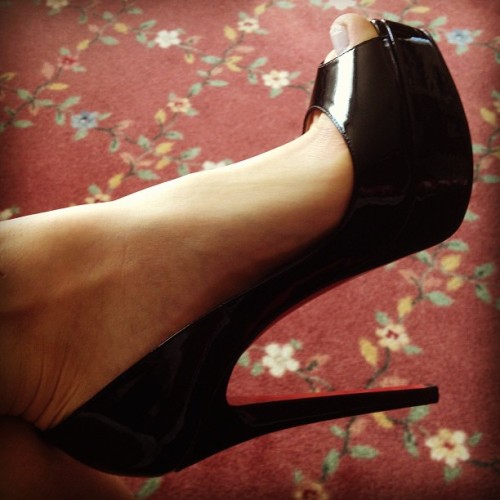 hhheels: peeptoeheels: absolute perfectionpeeptoeheels.tumblr.com/ HHH