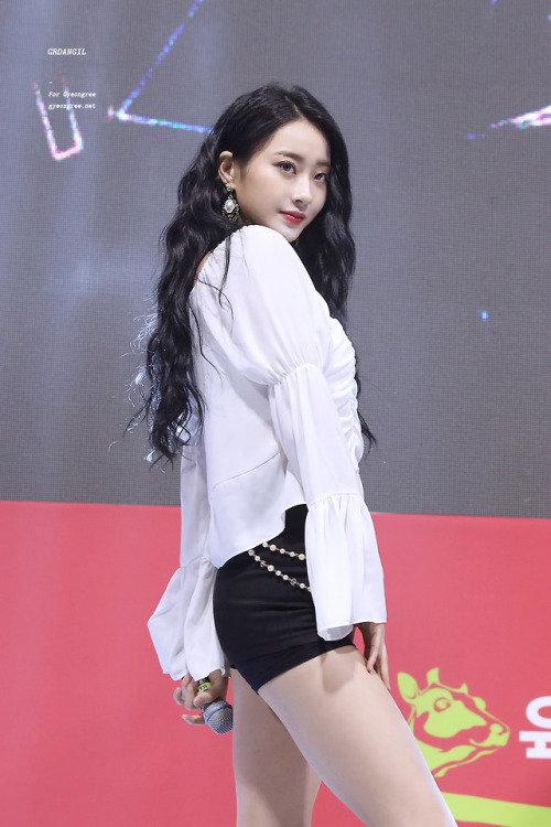  GYEONG REE18.12.13 | White Family Day © 박경리단길 ‏ // do not edit 