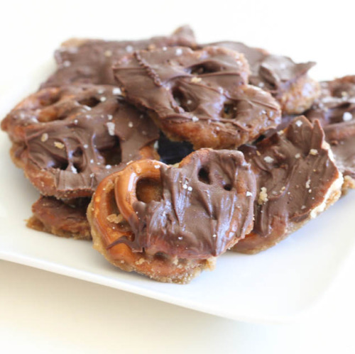 fullcravings:  Salted Dark Chocolate Pretzel Bark