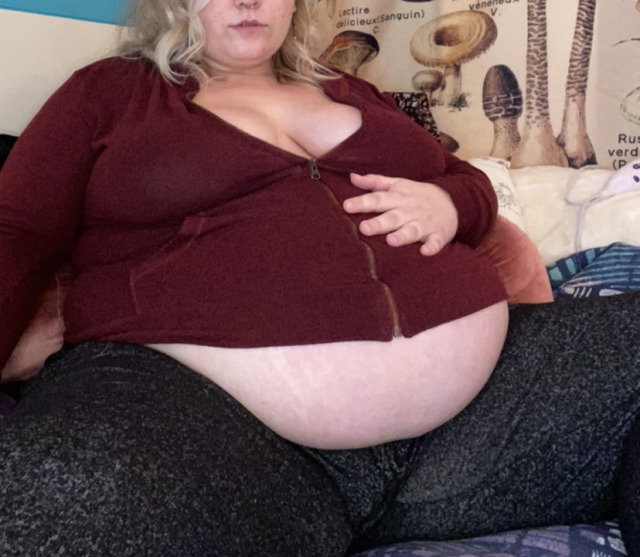 softnsweeet0:I love being this pillowy 💗 adult photos