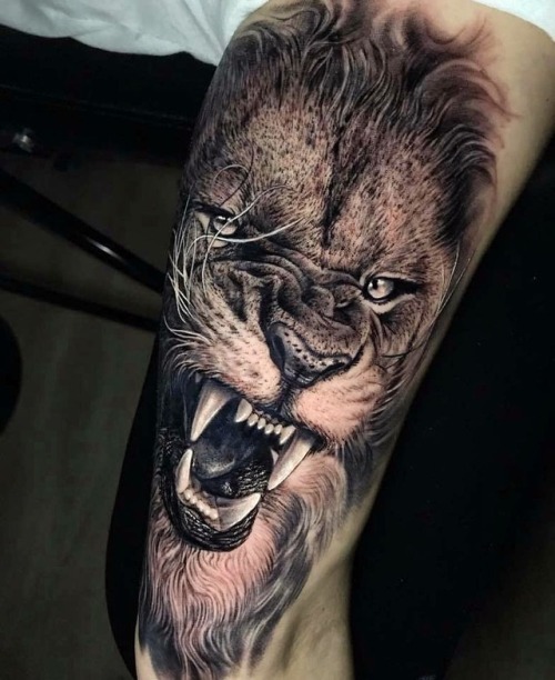 emmatai88: Amazing artist Jumilla Olivares @jumillaolivares awesome lion arm tattoo!