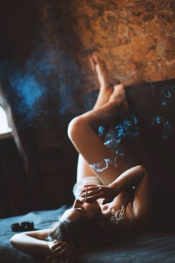 robert-dcosta:  Smoking girl | RD