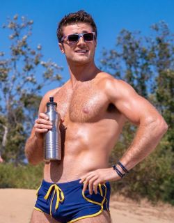 fuertecito:Beau Mirchoff in Now Apocalypse