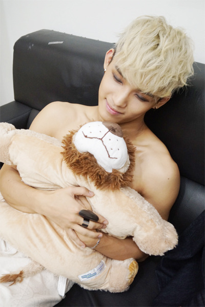 fyeah-btob:  (♡) 20130916 BTOB Behind Story :: Music Core 