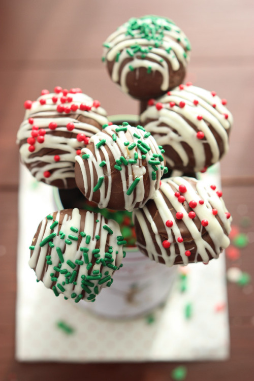 DAY 12 OF 12 DAYS OF COOKIES: CHRISTMAS CAKE POPS (HOW TO WITHOUT CAKE POP BAKING PAN)