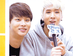 kenseis-deactivated20150508:N really doesn’t want to be behind that board