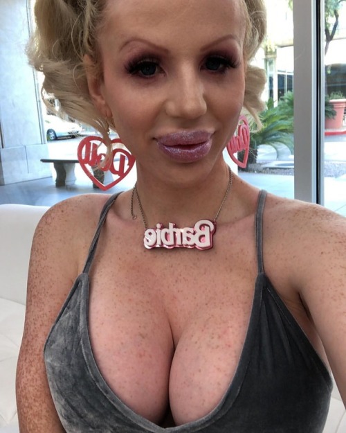 Pre-airport selfie, outfit chosen by @lexisindel #bimbofication #bimbos #fakeboobs #plasticsurgery #