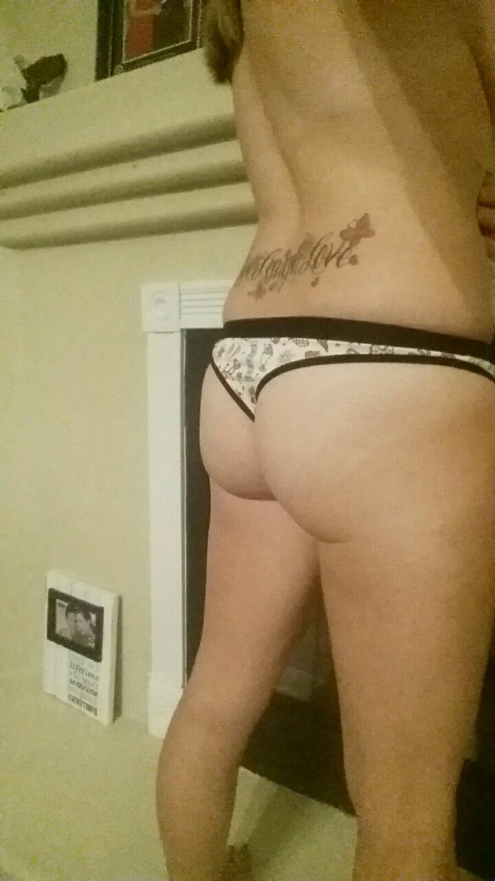 marine275469:  Sexy pictures the wifey sent me. Her ass is amazing.  Her tits are