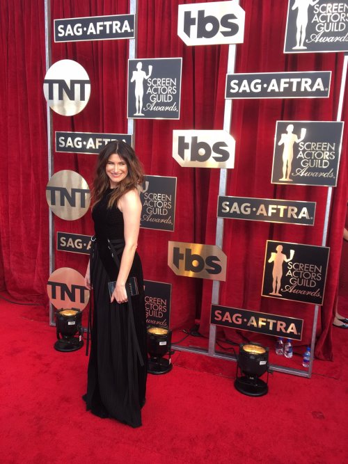 KathrynHahn is looking (Captain) Fantastic in ADEAM! She’s nominated for best cast ensemble tonight.