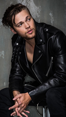 malecelebsandporn:  Alexander Calvert