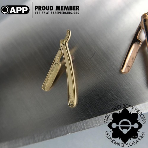 Fun little straight razors from @bvla available in yellow, rose and white gold! #safepiercing #appme