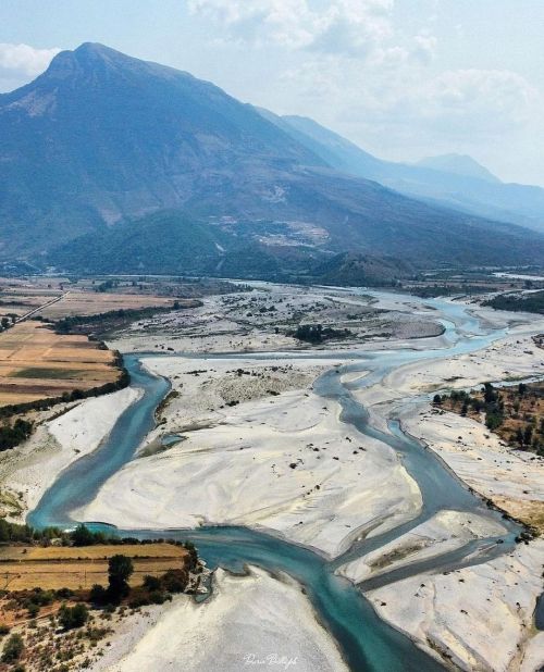 So we meet again / river flow. Photo@dario_billi • • • • #albaniadiscovered #alb