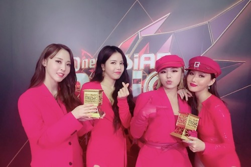 fymoonbyul:181212 rbw_mamamoo twitter update (trans): Thanks to MooMoos, MAMAMOO had overwhelming mo