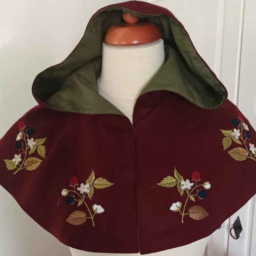 Embroidered Capes // CraftStoreCz