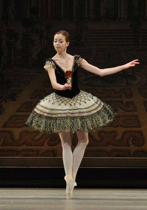 Ekaterina Krysanova in the Grand Pas from Paquita. Bolshoi Ballet, July 2010, London. © John Ross.Ms