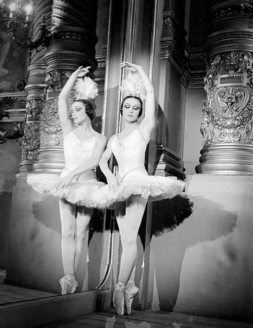 margotfonteyns:Yvette Chauviré photographed by Boris Lipnitzki in the Foyer de la Danse of th