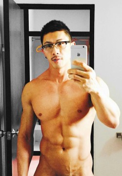 evianguy:  Hawt Asian Stud!