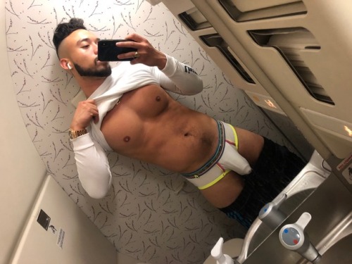 Porn photo briannieh:  quick airplane bathroom selfie