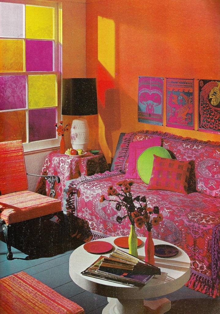 Get the retro look with 60s room decor ideas for a vintage-inspired space