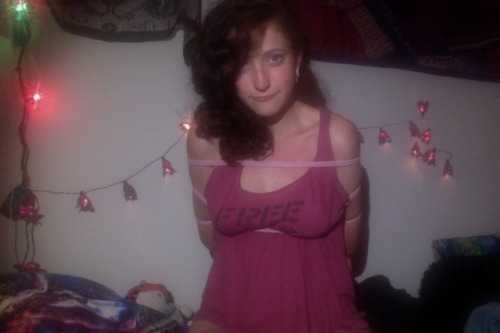 2illogical:  pervy-kitty:  Free Hugs!  Love it