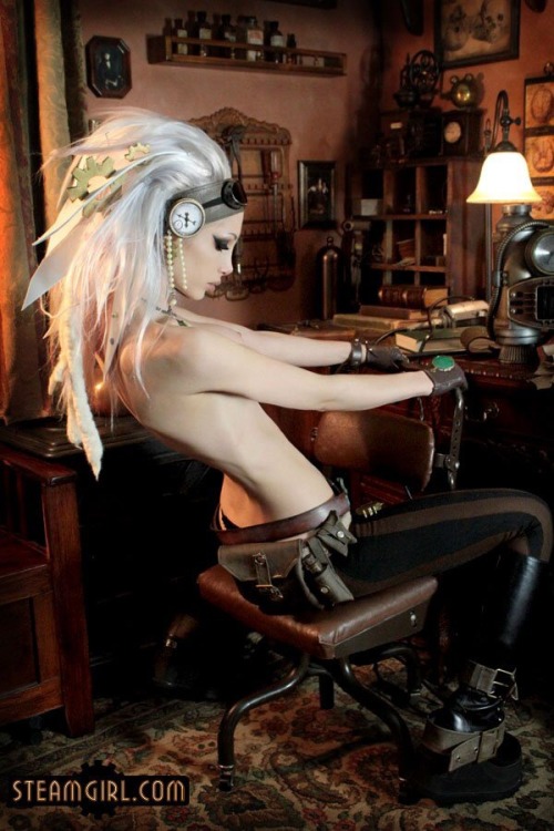 xxgeekpr0nxx:  Looks like Kato’s been busy in the workshop.