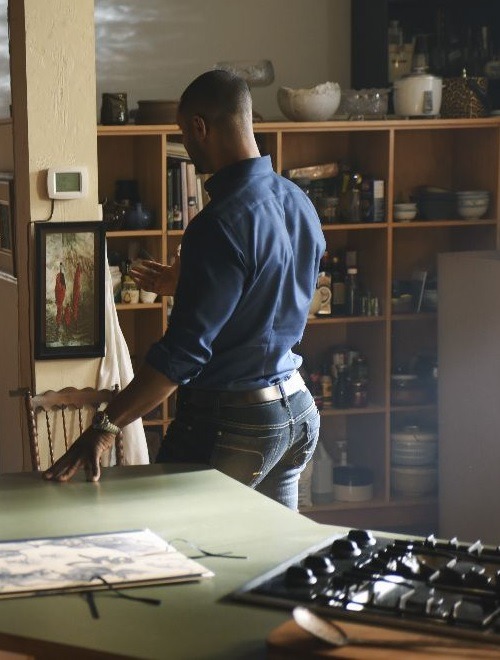 lamarworld1:Isaiah Mustafa booty