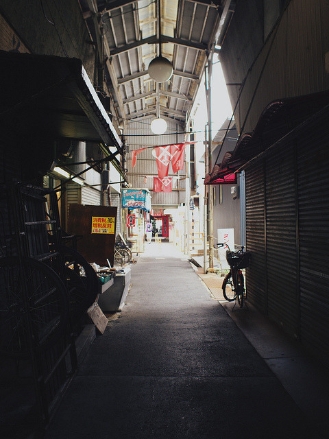 japan-overload:綾之町東商店街 by igu3 on Flickr.