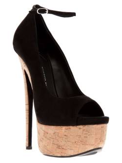 wantering-heels:  ankle strap pump