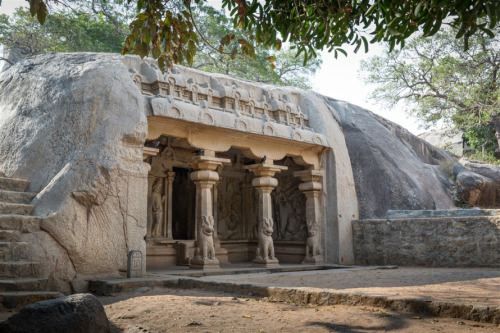 Shaiva shrine and lingam at Mahabalipuram, Tamil Nadu, photos by Kevin Standage, more at https://kev